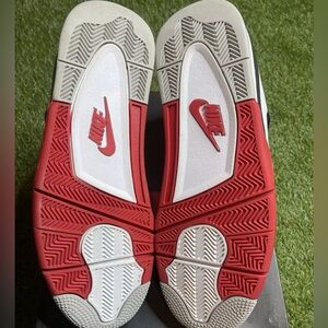 Jordan 4 fire red
